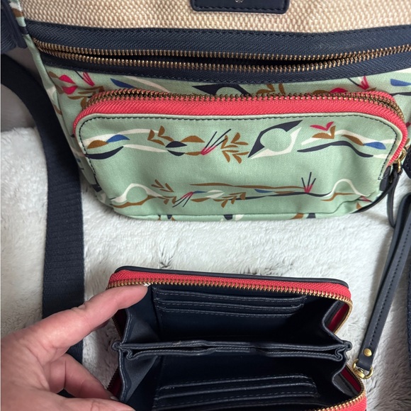 ‼️SALE‼️ $80 Fossil bag and wristlet wallet set~Excellent like new condition - Picture 3 of 12